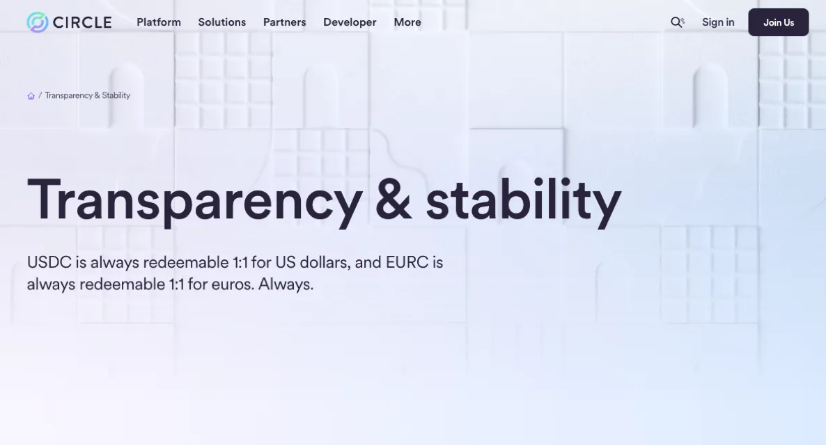 Circle 官网透明度页面首屏，标题为 Transparency & stability，下方写着 USDC 可按 1:1 赎回美元